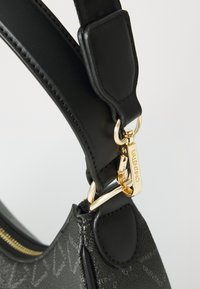 Thumbnail Image 4