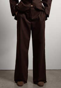 WIDE - Pantalon classique - dark brown