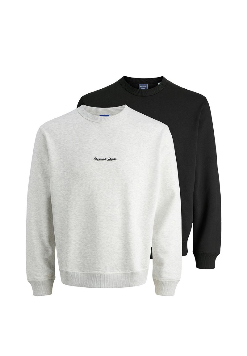 Katoenen crewneck sweaters in lichtgrijs en zwart, met ribgebreide manchetten en zoom, en een klein geborduurd logo op het grijze shirt.