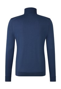 Granatowy sweter z długim rękawem, z wysokim prążkowanym kołnierzem i prążkowanymi mankietami, pokazany z tyłu na białym tle.
