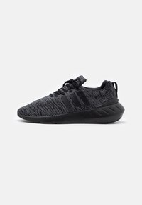 adidas Originals - SWIFT RUN 22 UNISEX - Tenisky - core black/grey five/footwear white Miniatúrny obrázok 1