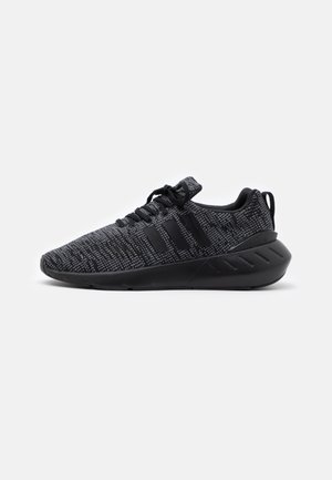 adidas Originals SWIFT RUN 22 UNISEX - Baskets basses - core black/grey five/footwear white
