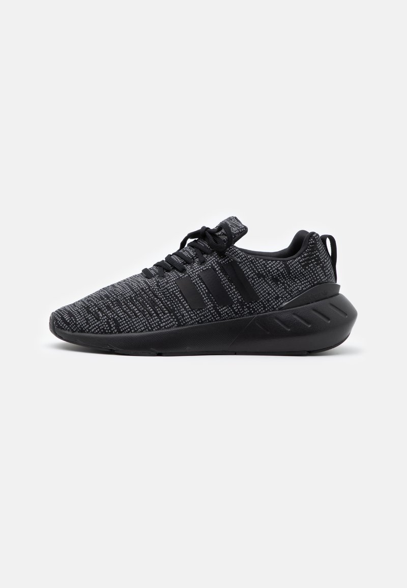 adidas Originals SWIFT RUN 22 UNISEX - Baskets basses - core black/grey five/footwear white