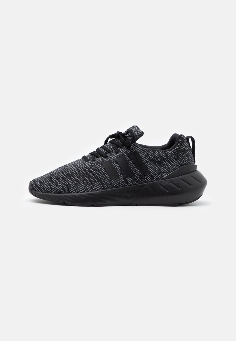 adidas Originals - SWIFT RUN 22 UNISEX - Tenisky - core black/grey five/footwear white, Zväčšiť