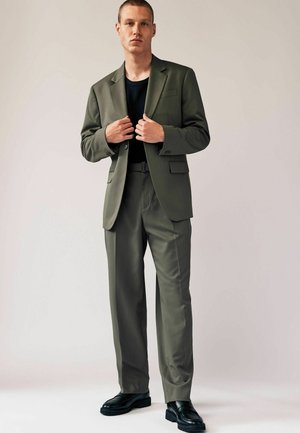 Next RELAXED FIT EDIT - Pantalon classique - sage green