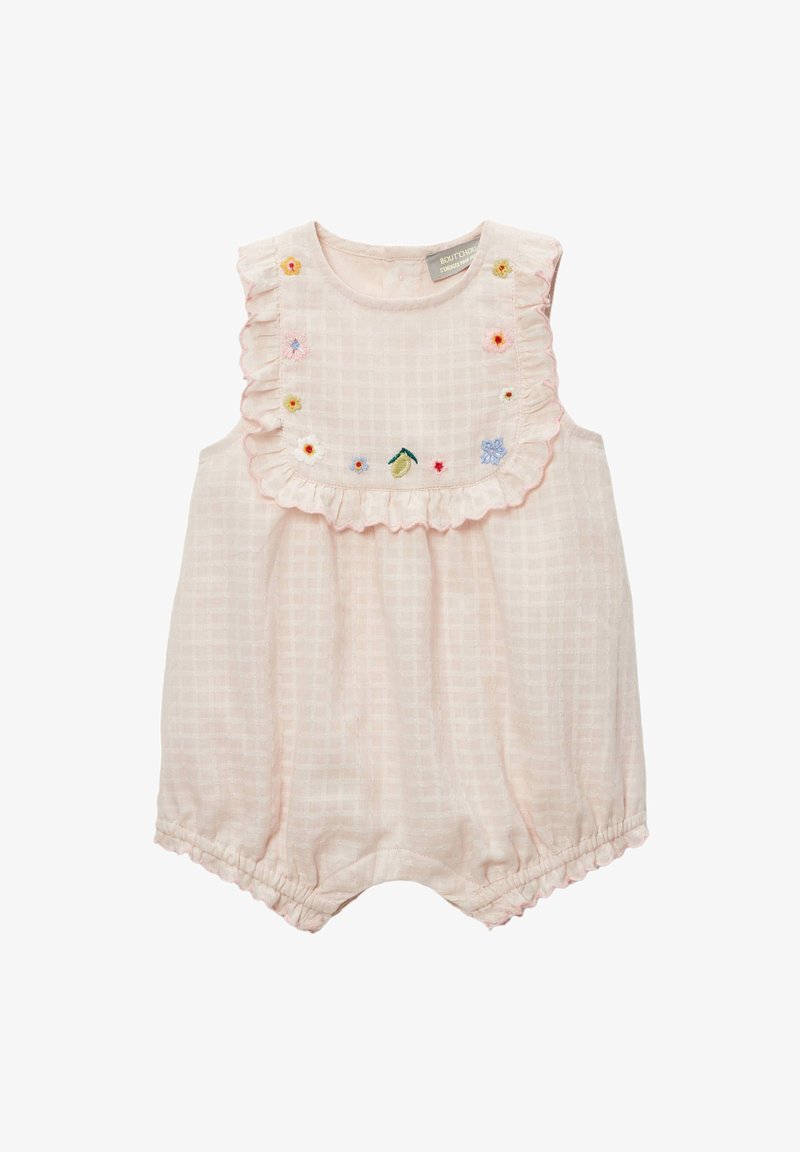 Barboteuse bébé sans manches rose pâle avec col bavette volanté et petite broderie florale colorée sur le devant. Ouvertures élastiques aux jambes.
