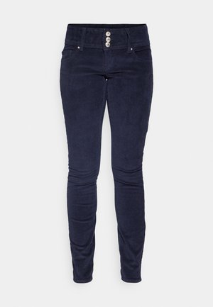 Pantalons en velours côtelé bleu marine au design ajusté, avec cinq poches et une taille haute. Présente trois boutons argentés comme fermeture à l'avant et une texture côtelée.