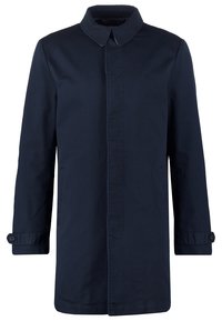 Granatowy męski długi płaszcz z ukrytymi guzikami z przodu, klasycznym kołnierzem, bocznymi kieszeniami i mankietami zapinanymi na pasek z guzikiem.
