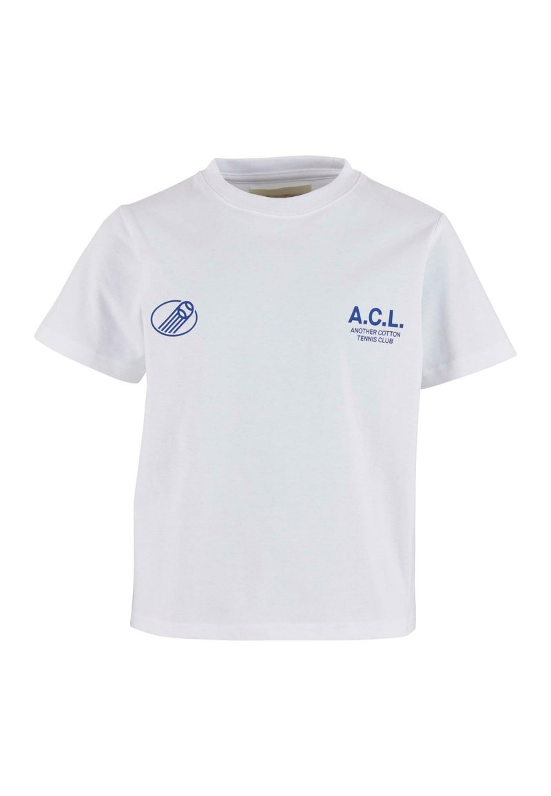 Balts kokvilnas T-krekls ar ziliem printētiem logo attēliem: lidojošās bumba un "A.C.L. ANOTHER COTTON TENNIS CLUB" uz priekšu. Īsas piedurknes, apaļš apkakle.