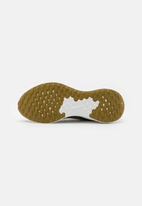 Nike Performance REVOLUTION 7 - Utcai futócipők - black/bronzine/olive aura/summit white