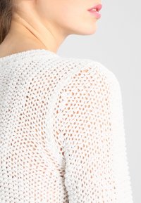 ONLY Stickad tröja - off-white