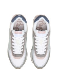 Die Sneaker verfügen über ein Obermaterial aus weißem Netzstoff und Wildleder mit grauen, pinken und grünen Akzenten. Eine Gummisohle und ein gepolsterter Kragen runden das Design ab.