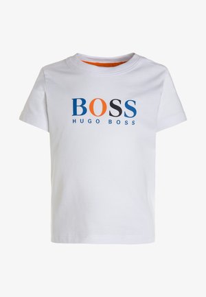 Hvid kortærmet toddler t-shirt med rund hals og "BOSS HUGO BOSS" logo i blå, orange og sorte bogstaver foran.