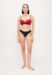 Puma WOMEN SOFT PADDED BRA - Grudnjaci za nošenje ispod majice kratkih rukava - burgundy
