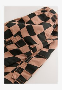 Non sélectionné, black tan checkerboard