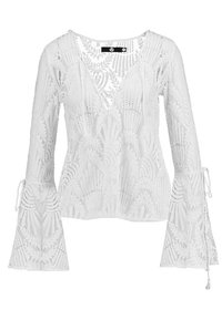 Blusa bianca in pizzo con scollo a V, maniche lunghe a campana con dettagli di legatura e motivo floreale su tutta la stoffa.