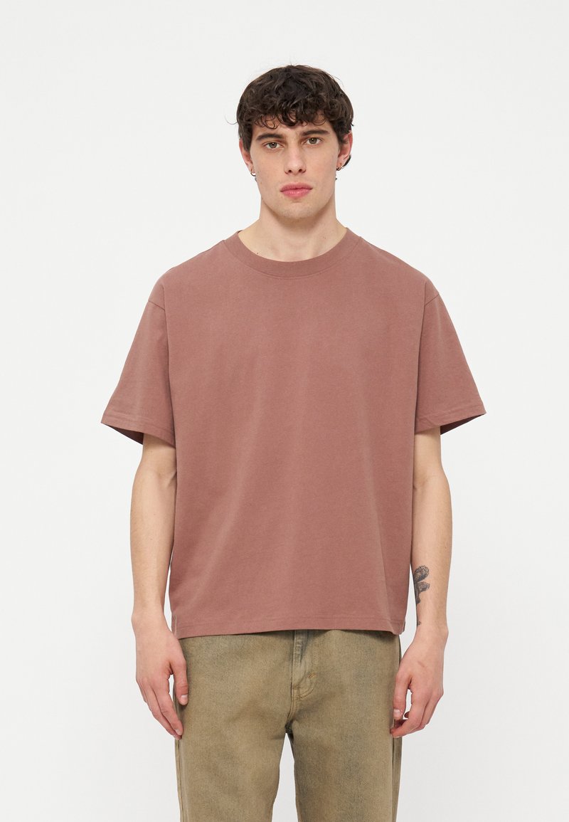 GAP T-shirt basic bruin