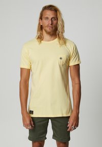 ALTONADOCK Camiseta básica - yellow