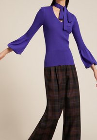 Luisa Spagnoli Stickad tröja - purple