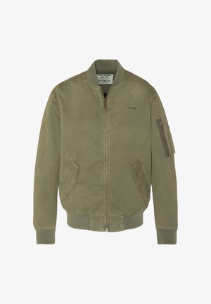 Chaqueta bomber verde oliva hecha de un tejido ligero, con cierre de cremallera en la parte delantera, puños acanalados, dos bolsillos laterales y un bolsillo con cremallera en la manga.