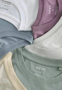 Next 6 PACK REGULAR - Lihtne T-särk - blue white green ecru purple grey