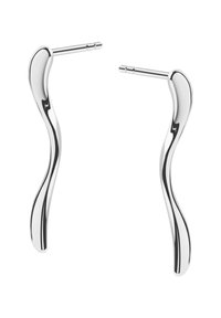 Srebrne kolczyki o falistej, wydłużonej formie z gładką powierzchnią i zapięciem na szpilkę, zapewniającym pewne noszenie.