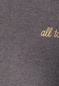 Non selezionato, gris foncé