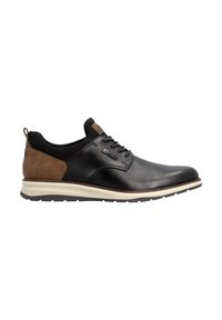 Chaussure décontractée en cuir noir avec pièce de talon marron, semelle blanche, lacets noirs et languette sur fond blanc uni.