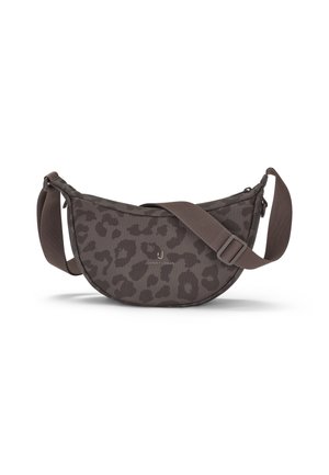 Crossbody taske med mørkebrun leopardprintmønster, justerbar rem og lynlås, med mærket Johnny Urban midt på fronten.