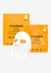 Verhelderende bio-cellulose gezichtsmasker in een witte, gecontourde vorm, naast levendige oranje verpakking met tekst en iconen.