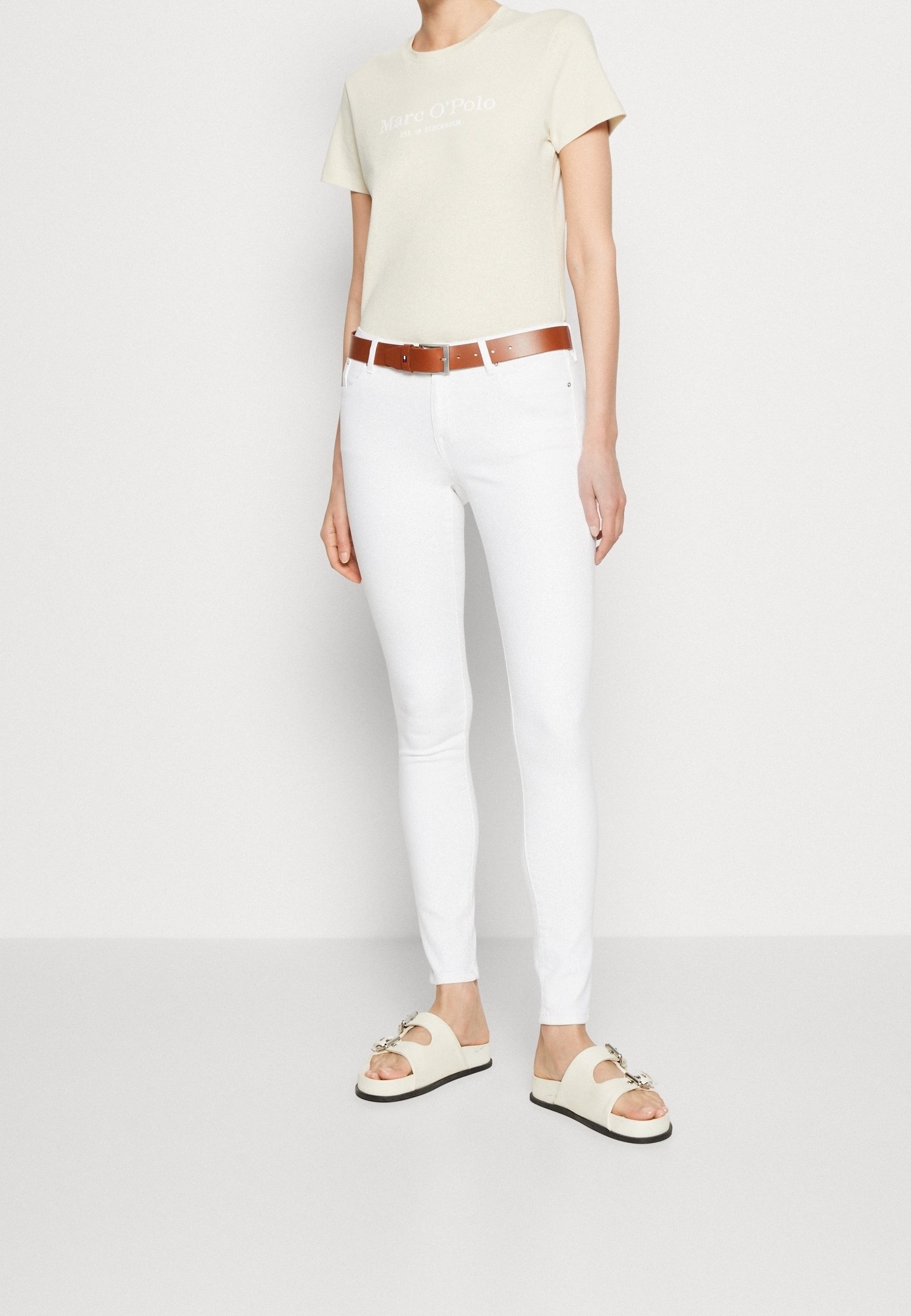 Edc By ESPRIT Damen Skinny Jeans – Distressed Look, Mit Offenen Fransensäumen, Lässiger Denim