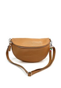 Tan leren crossbodytas met een ronde vorm, ritsluiting en verstelbare schouderband. Beschikt over een klein label met de kleuren van de Italiaanse vlag.