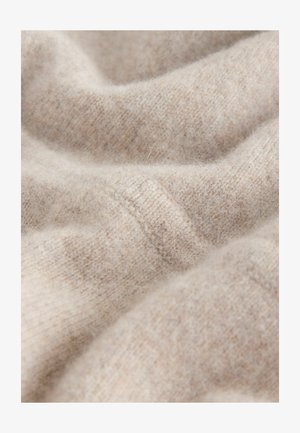 Țesătură de culoare bej deschis, cu o suprafață moale și texturată; prezintă variații subtile de culoare și o finisare netedă. Ideală pentru îmbrăcăminte de sezon cald.