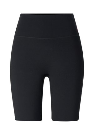 Czarne dopasowane spodenki rowerowe z wysokim stanem, gładkim wykończeniem i długością do połowy uda, przedstawione na białym tle.