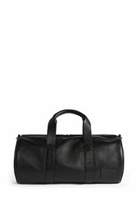 Sac de voyage en cuir noir avec une forme arrondie, double poignée et fermeture éclair. Caractérisé par une surface texturée et un patch logo latéral.
