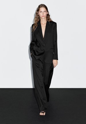 Massimo Dutti EXTRA-FINE PLEATED - Stoffhose - black