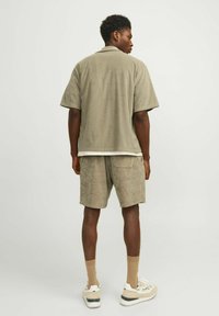 Jack & Jones Pantaloni sportivi - timber wolf