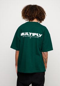 Multiply Apparel FONT  - T-shirts print - botanical garden