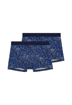 Deux paires de boxers pour hommes bleu marine avec des motifs foncés paisley et floraux et des ceintures unies foncées empilées sur fond blanc.