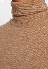 Repeat Sweter