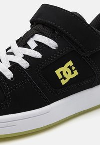 DC Shoes MANTECA - Sportcipő - black/glow