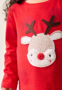 Next REGULAR FIT - Langarmshirt - red applique christmas reindeer