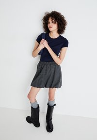 Gina Tricot SOFT TOUCH - T-shirt basic - black iris