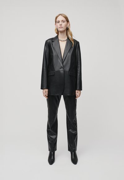 IVY OAK LOUISE - Halflange jas - black