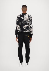 Versace Jeans Couture BAR OUTLINE MACRO - Športni pulover - black