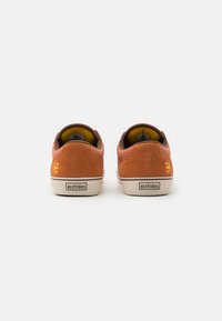Etnies BARGE - Trainers - brown/gold/yellow
