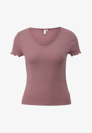 T-shirt s V-izrezom u boji prašnjate ruže, izrađen od rebrastog materijala. Kratki rukavi sa valovitim rubom, uski kroj, etiketa u izrezu za veličinu.