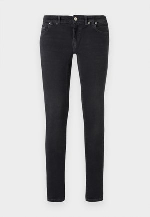 Slim-fit svarte jeans med fem lommer, knappelukking og beltestropper, lagt flatt på en enkel hvit bakgrunn.
