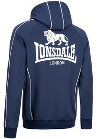 Navy hoodie med hvide accenter, med et stort hvidt løve-logo og "Lonsdale London" tekst på ryggen. Fremstillet af blødt stof.