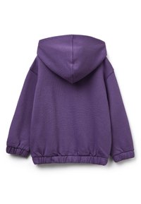 Felpa viola con vestibilità comoda, dotata di cappuccio regolabile con lacci, polsini a costine e vita elastica. Realizzata in tessuto morbido e testurizzato.